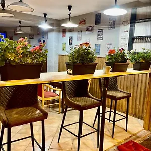 Хостел Loft Apart&hostal, Льорет-де-Мар